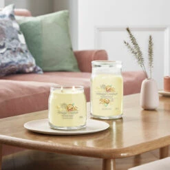 Yankee Candle Banoffee Waffle Signature Medium Jar Candle -Yankee Candle Shop banoffee waffle signature collection lifestyle 1 1