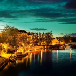 Home County Candle Co. The Berkshire - Royal Country Rose Soy Candle -Yankee Candle Shop home county candle co berkshire fragrance range