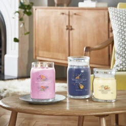 Yankee Candle Banoffee Waffle Signature Medium Jar Candle -Yankee Candle Shop ss23 signature collection lifestyle 3 2