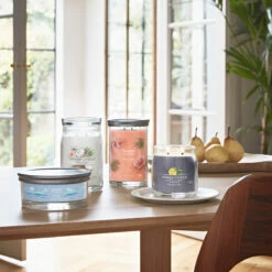 Yankee Candle Black Tea & Lemon Signature Medium Jar Candle -Yankee Candle Shop ss23 signature collection lifestyle 5