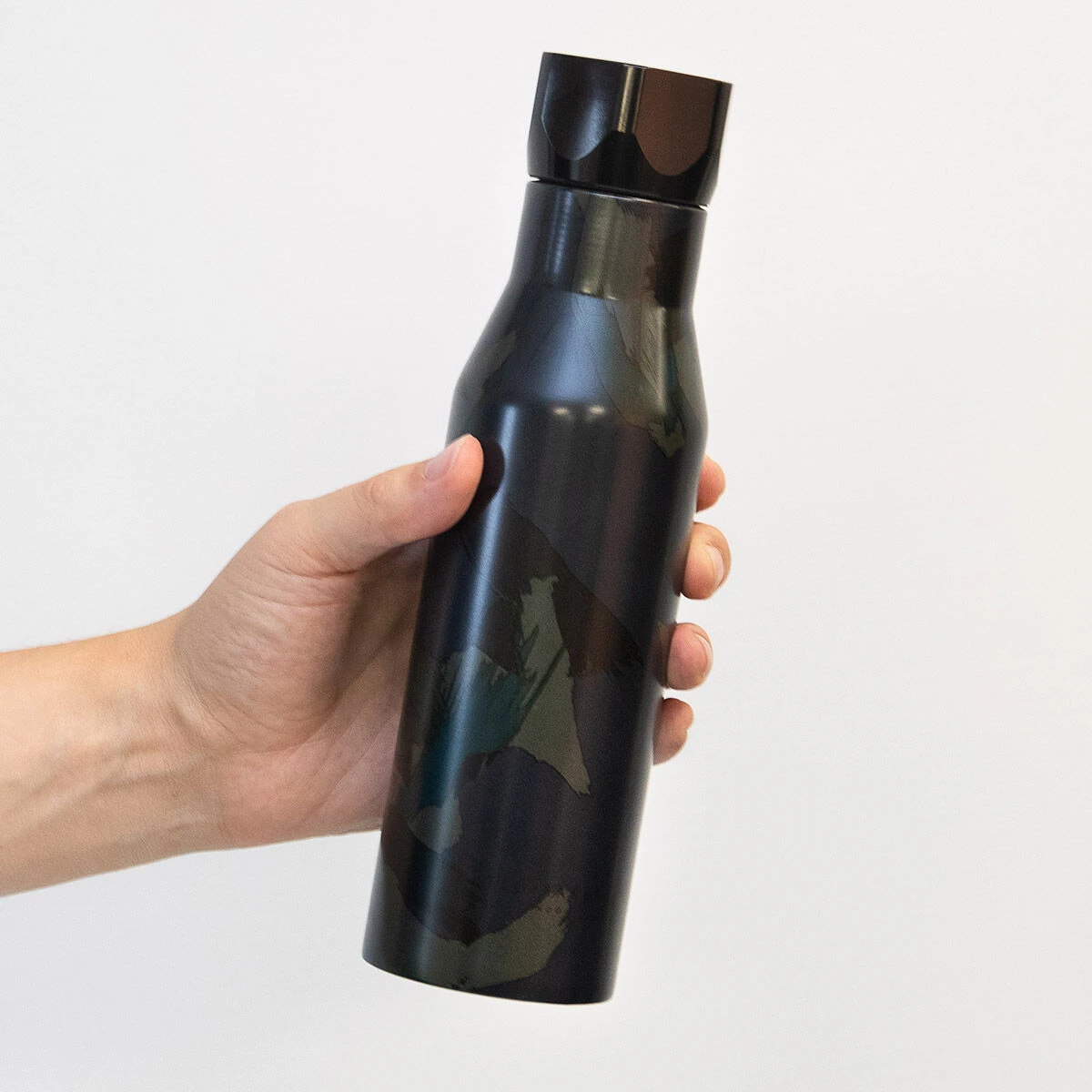 Ted Baker BOTELAN Printed Water Bottle 6 Ted Baker BOTELAN Printed Water Bottle - Image 4