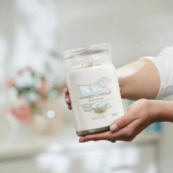 Yankee Candle Clean Cotton Signature Large Jar Candle -Yankee Candle Shop yankee candle 1630644e clean cotton signature large jar candle lifestyle 6