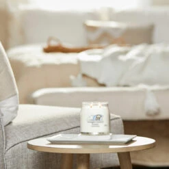 Yankee Candle Soft Blanket Signature Medium Jar Candle -Yankee Candle Shop yankee candle 1701387e soft blanket signature medium jar candle lifestyle 1