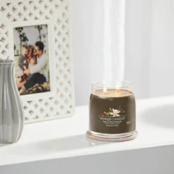 Yankee Candle Vanilla Bean Espresso Signature Medium Jar Candle -Yankee Candle Shop yankee candle 1701388e vanilla bean espresso signature medium jar candle lifestyle 1